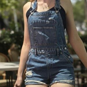 Wild Fable Women’s Distressed Cotton Blue Denim Short Overalls w/ Pockets Sz M